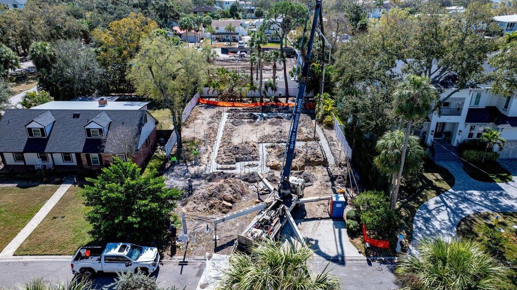 4906 W ESTRELLA STREET, Tampa, FL 33629