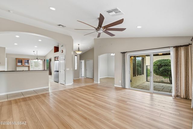 2350 E Skywalker Way, Green Valley, AZ 85614
