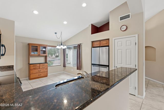 2350 E Skywalker Way, Green Valley, AZ 85614