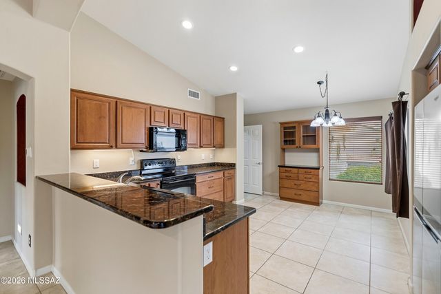 2350 E Skywalker Way, Green Valley, AZ 85614