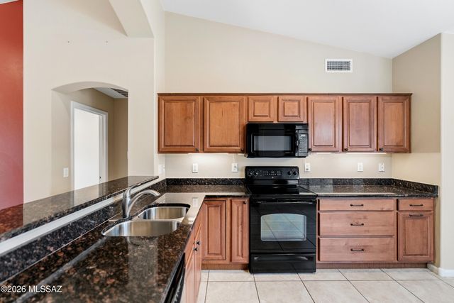 2350 E Skywalker Way, Green Valley, AZ 85614