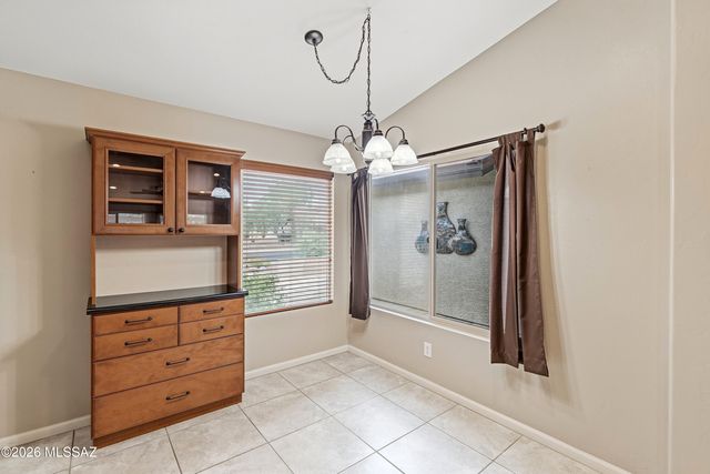 2350 E Skywalker Way, Green Valley, AZ 85614