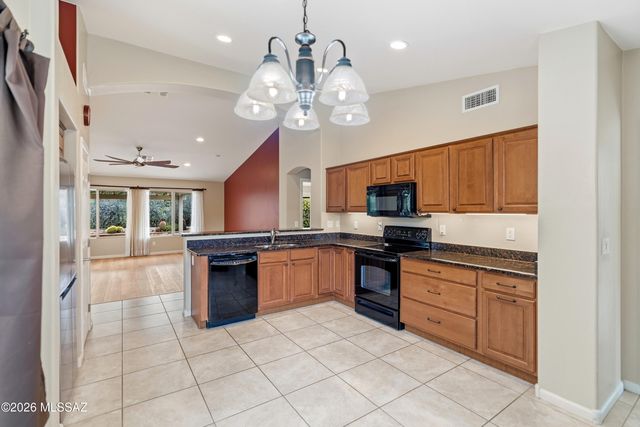 2350 E Skywalker Way, Green Valley, AZ 85614