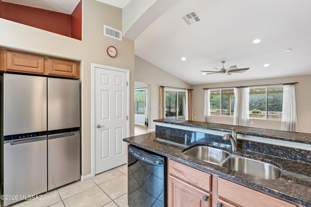2350 E Skywalker Way, Green Valley, AZ 85614