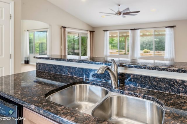 2350 E Skywalker Way, Green Valley, AZ 85614