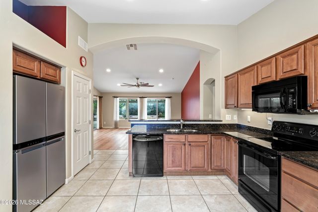 2350 E Skywalker Way, Green Valley, AZ 85614