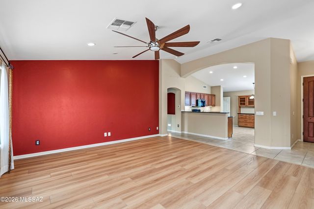 2350 E Skywalker Way, Green Valley, AZ 85614