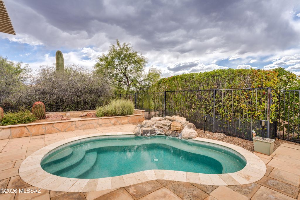 2350 E Skywalker Way, Green Valley, AZ 85614