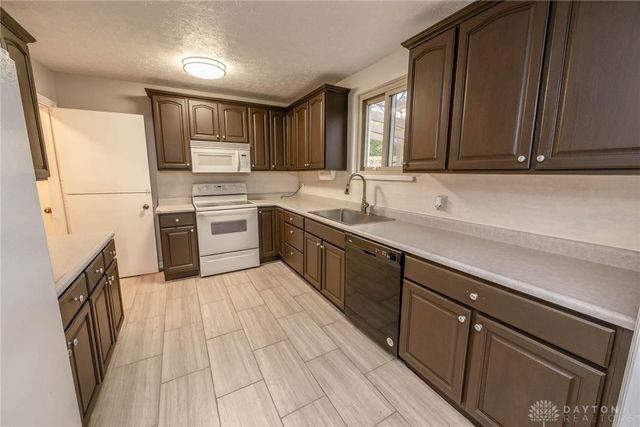 7851 Volk Drive, Dayton, OH 45415