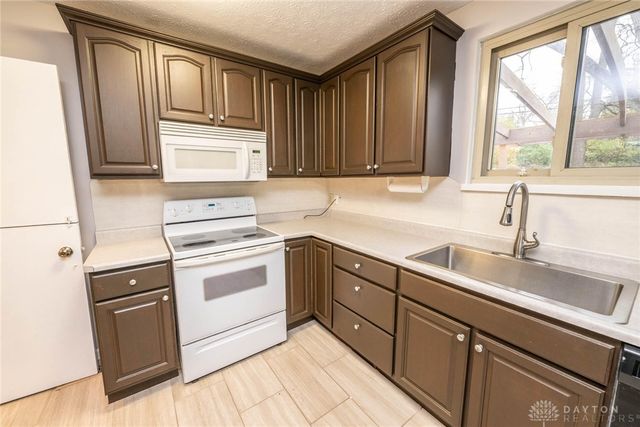 7851 Volk Drive, Dayton, OH 45415