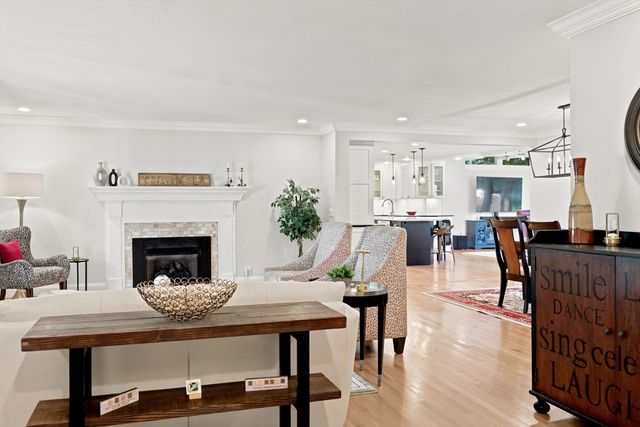93 Wheel Meadow Dr, Longmeadow, MA 01106