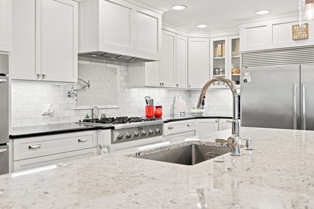 93 Wheel Meadow Dr, Longmeadow, MA 01106