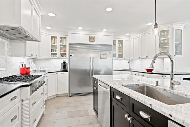 93 Wheel Meadow Dr, Longmeadow, MA 01106