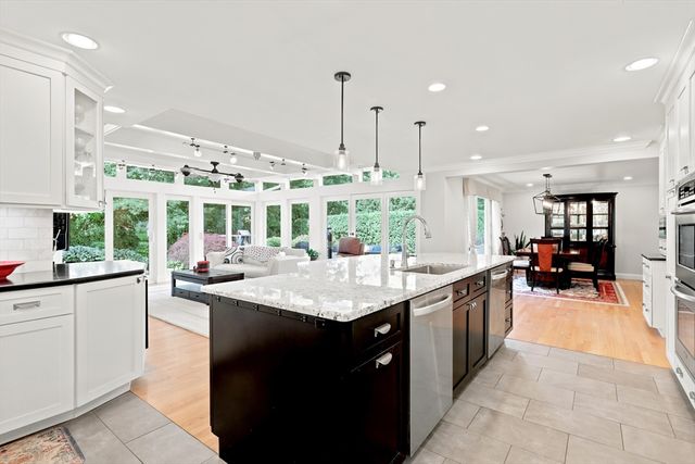 93 Wheel Meadow Dr, Longmeadow, MA 01106