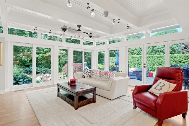 93 Wheel Meadow Dr, Longmeadow, MA 01106