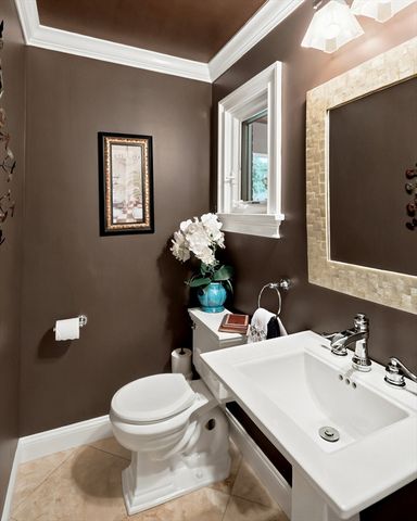 93 Wheel Meadow Dr, Longmeadow, MA 01106
