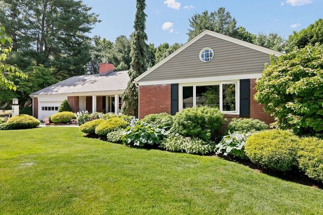 93 Wheel Meadow Dr, Longmeadow, MA 01106