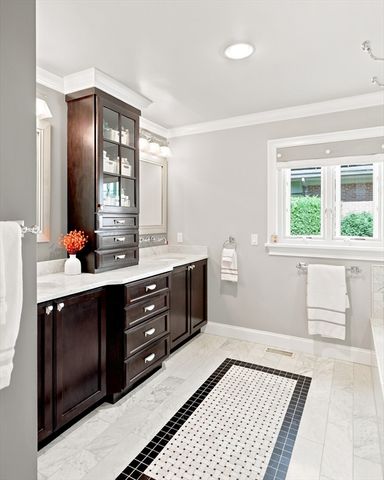93 Wheel Meadow Dr, Longmeadow, MA 01106