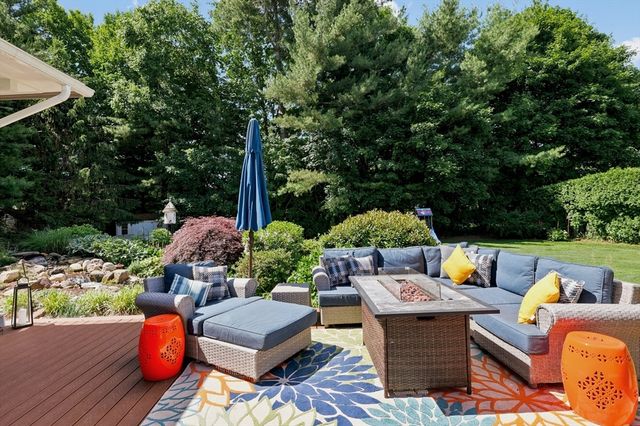 93 Wheel Meadow Dr, Longmeadow, MA 01106