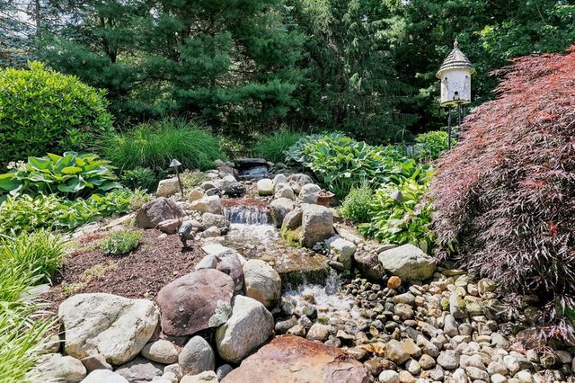 93 Wheel Meadow Dr, Longmeadow, MA 01106