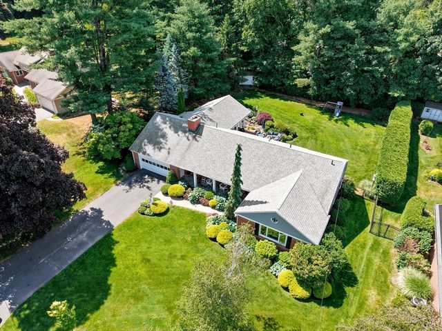 93 Wheel Meadow Dr, Longmeadow, MA 01106