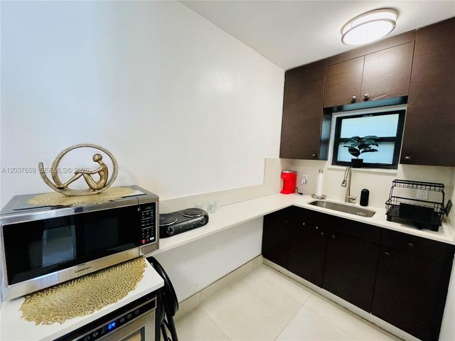 38 NW 52nd Street 1, Miami, FL 33127