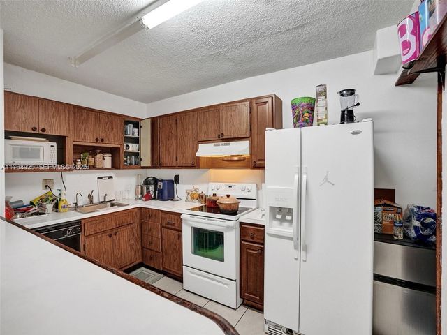20301 NE 30th Avenue 122-5, Aventura, FL 33180