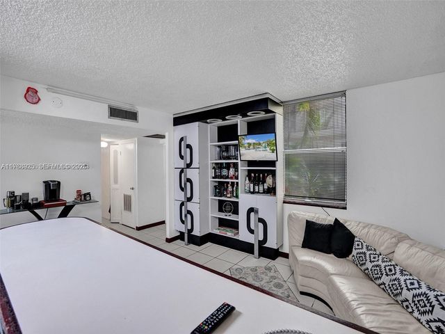20301 NE 30th Avenue 122-5, Aventura, FL 33180