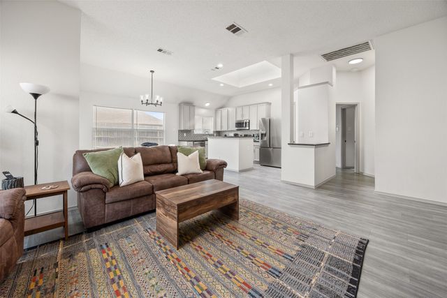 8205 Cedarcrest Lane, Fort Worth, TX 76123