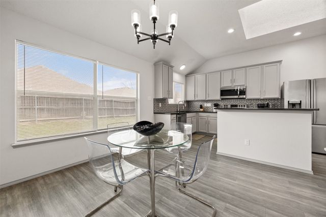 8205 Cedarcrest Lane, Fort Worth, TX 76123