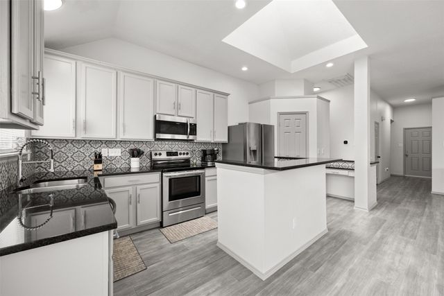 8205 Cedarcrest Lane, Fort Worth, TX 76123