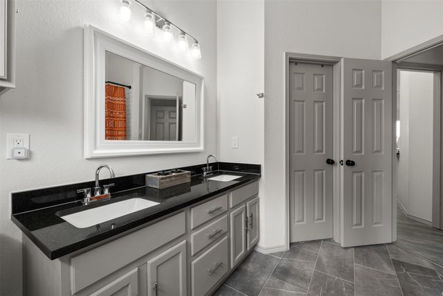 8205 Cedarcrest Lane, Fort Worth, TX 76123