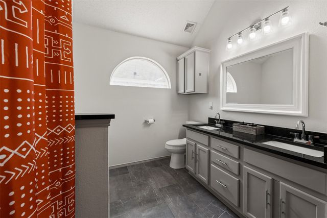 8205 Cedarcrest Lane, Fort Worth, TX 76123