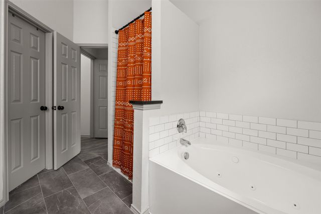 8205 Cedarcrest Lane, Fort Worth, TX 76123