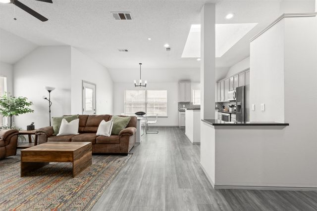 8205 Cedarcrest Lane, Fort Worth, TX 76123