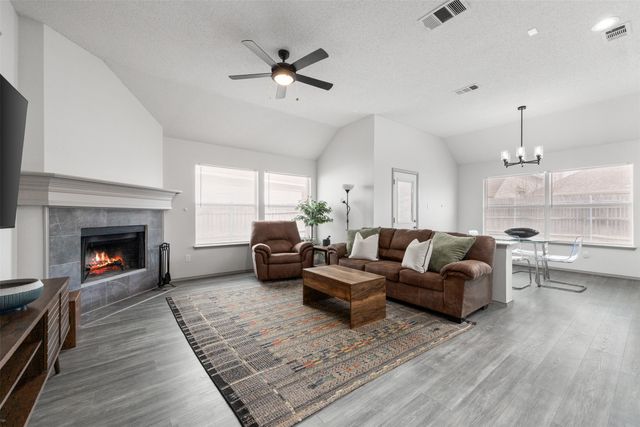 8205 Cedarcrest Lane, Fort Worth, TX 76123