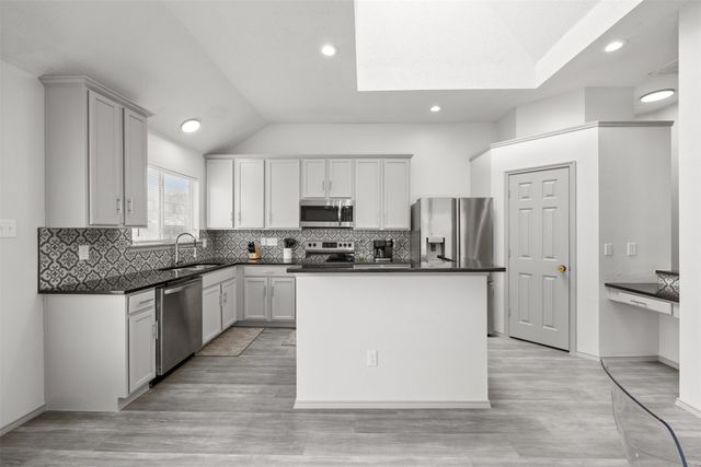 8205 Cedarcrest Lane, Fort Worth, TX 76123