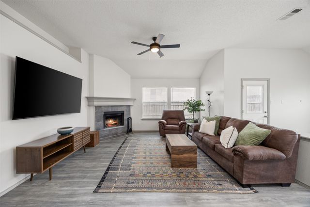 8205 Cedarcrest Lane, Fort Worth, TX 76123