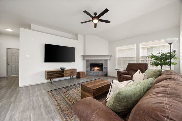 8205 Cedarcrest Lane, Fort Worth, TX 76123