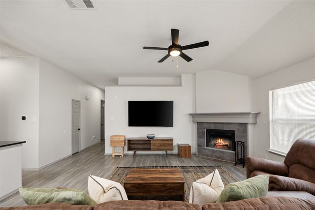 8205 Cedarcrest Lane, Fort Worth, TX 76123