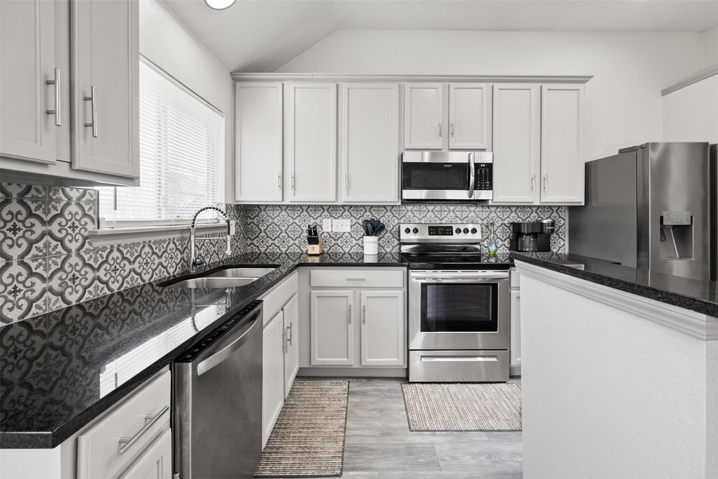 8205 Cedarcrest Lane, Fort Worth, TX 76123