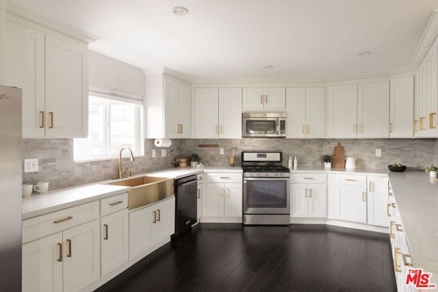 2882 Palmer Drive, Los Angeles, CA 90065