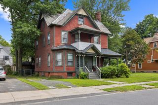 86 Amherst St, Springfield, MA 01109