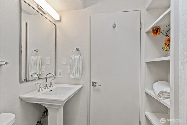 21401 52nd Avenue SE, Woodinville, WA 98072