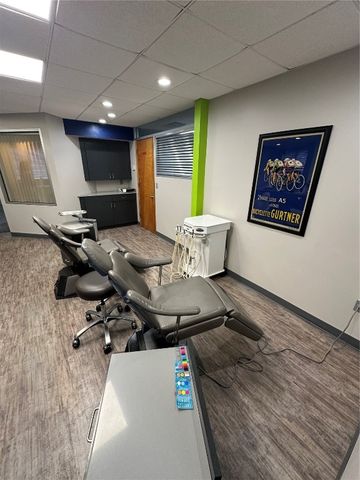 222 EDGEWOOD Road NW 101-103, Cedar Rapids, IA 52405