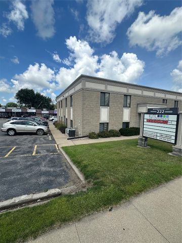222 EDGEWOOD Road NW 101-103, Cedar Rapids, IA 52405