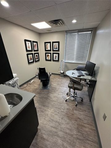 222 EDGEWOOD Road NW 101-103, Cedar Rapids, IA 52405