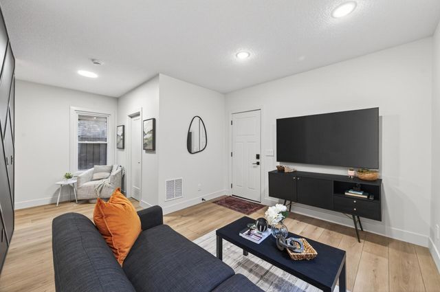 419 Fillmore Street NE, Minneapolis, MN 55413