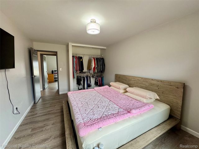 40684 Village Wood Road, Novi, MI 48375