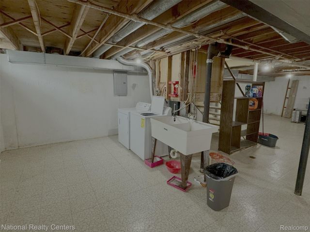 40684 Village Wood Road, Novi, MI 48375